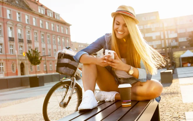 Sonnenenergie: Sunny IPhone Case das Akku lädt