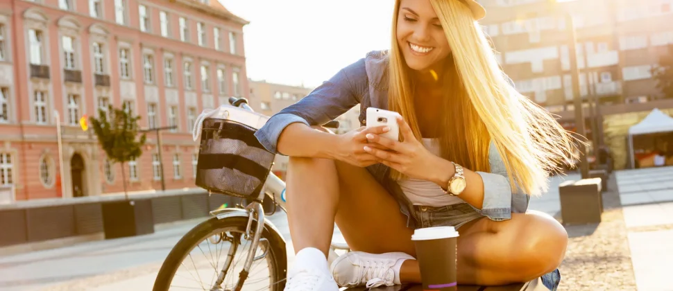 Sonnenenergie: Sunny IPhone Case das Akku lädt