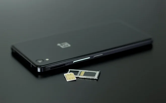 Das OnePlus 8T Oxygen OS Update bringt Verbesserungen für Kamera, System und Netzwerk